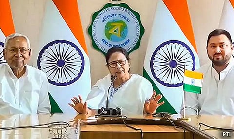 நிதிஷ் குமார், மம்தா பானர்ஜி, தேஜஸ்வி யாதவ் (இடமிருந்து வலமாக)