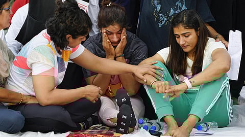 “எங்கள் மனதின் குரலை பிரதமர் மோடி கேட்க மாட்டாரா?” - தொடர் போராட்டத்தில் மல்யுத்த வீராங்கனைகள்