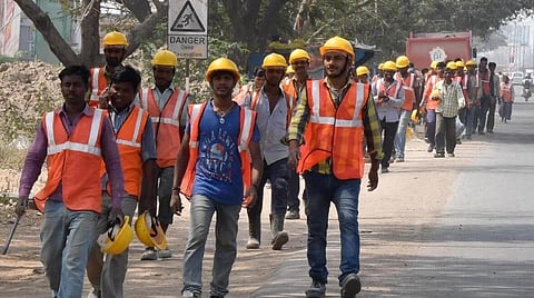 வெளிமாநில தொழிலாளர்களுக்கு போதிய வசதி செய்து தராத 47 கட்டுமான நிறுவனங்கள் மீது நடவடிக்கை