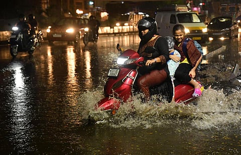 ஹைதராபாத்தில் விடிய விடிய கனமழை - குழந்தை உயிரிழப்பு