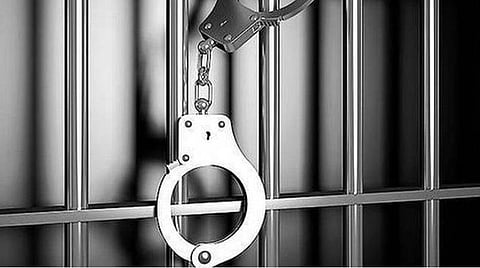 தமிழக அரசு குறித்து அவதூறு - அதிமுக நிர்வாகி கைது