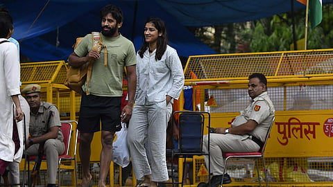 பஜ்ரங் புனியா மற்றும் அவரது மனைவி சங்கீதா போகத்