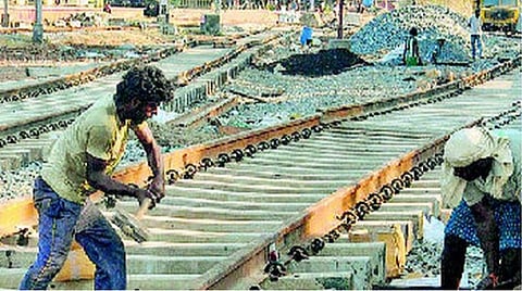 சென்னை - கோவை விரைவு ரயில் தாமதமாக புறப்படும்