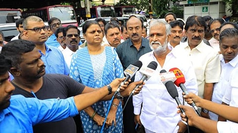 வடசென்னையில் தலா ரூ.5 கோடியில் 5 பேருந்து நிலையங்கள் சீரமைப்பு: தேவைப்பட்டால் கூடுதல் நிதி ஒதுக்கப்படும் என அமைச்சர் தகவல்