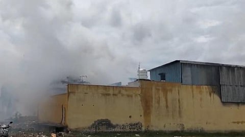 செங்குன்றம் அருகே ரசாயன கிடங்கில் இருந்து வெளியேறிய நச்சு புகையால் பொதுமக்களுக்கு மூச்சு திணறல், கண் எரிச்சல்