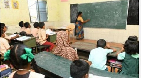 அரசுப் பள்ளி ஆசிரியர்களுக்கு மே 8-ம் தேதி முதல் பொது மாறுதல் கலந்தாய்வு - திருத்தப்பட்ட கால அட்டவணை வெளியீடு