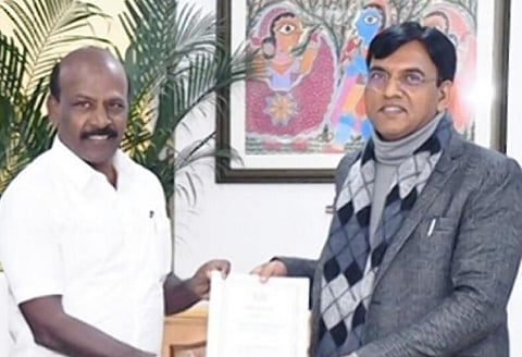 மா.சுப்பிரமணியன் மற்றும் மன்சுக் மாண்டவியா