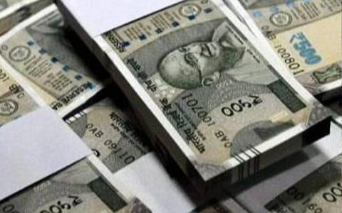 பத்திரப்பதிவு அதிகாரி வீட்டில் ரூ.8.82 லட்சம் பறிமுதல்: லஞ்ச ஒழிப்பு போலீஸார் நடவடிக்கை