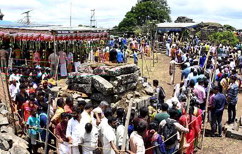 தமிழக - கேரள எல்லையில் கூடலூர் அருகே கண்ணகி கோயிலில் சித்ரா பவுர்ணமி திருவிழா: இரு மாநில பக்தர்கள் தரிசனம்