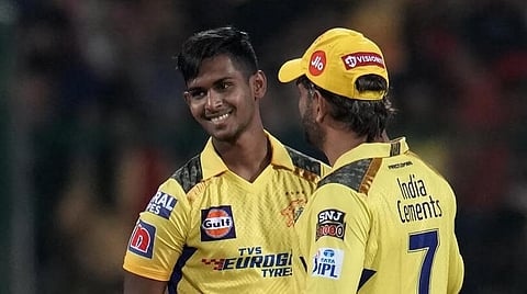 பதிரனா டெஸ்ட் போட்டியின் அருகில்கூட செல்லக் கூடாது: தோனி அறிவுரை