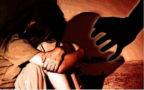 திருச்சி | சிறுமியை பெங்களூருவுக்கு கடத்திச் சென்று பாலியல் தொல்லை கொடுத்த காதலர் உட்பட 3 பேர் கைது