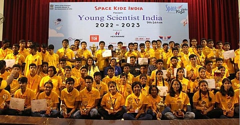 ஸ்பேஸ் கிட்ஸ் இந்தியா நடத்திய இந்திய இளம் விஞ்ஞானி-2023 போட்டியில் வெற்றி பெற்ற மாணவர்கள்
