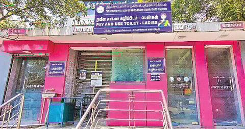 ரூ.40 லட்சத்தில் அமைக்கப்பட்டு, தற்போது கட்டண கழிப்பிடமாக மாற்றப்பட் டுள்ள சுகாதார வளாகம்.