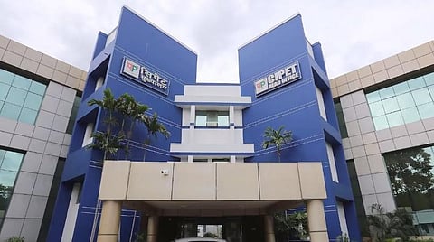 10-ம் வகுப்பு தேர்ச்சி பெற்றவர்களுக்கு வாய்ப்பு: பிளாஸ்டிக் தொழில்நுட்பம் குறித்த டிப்ளமோ படிப்பு நேரடி சேர்க்கை