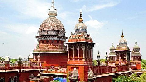 வழக்கறிஞராக பதிவு செய்ய கூடுதல் கட்டணம் வசூலிப்பதை எதிர்த்து வழக்கு