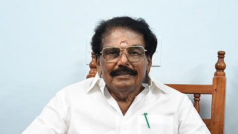 சாதி, வருவாய் சான்றுகளை மாணவர்களுக்கு உடனே வழங்க வேண்டும்: அதிகாரிகளுக்கு அமைச்சர் உத்தரவு