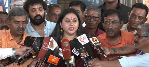 “கர்நாடகாவில் பாஜக ஆட்சி அமைக்கும்” - சாமி தரிசனத்திற்கு பின் நடிகை நமீதா பேச்சு