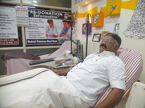 112 முறை ரத்த தானம் செய்துள்ள 64 வயது முதியவர் பி.வரதராசன்.