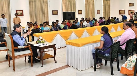 வாழ்வில் வெற்றி பெற வேண்டுமானால் செல்போன் பயன்பாட்டை குறைக்க வேண்டும்: மாணவர்களுக்கு ஆளுநர் ஆர்.என்.ரவி அறிவுரை