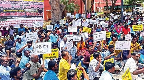 ஆசிரியர் பணிக்கான போட்டித் தேர்வை ரத்து செய்யக் கோரி ‘டெட்’ தேர்ச்சி பெற்றவர்கள் 3-வது நாளாக உண்ணாவிரதம்