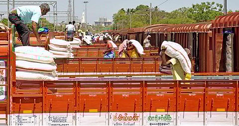 மாநிலத்தின் மொத்த உரத்தேவையில் 43 சதவீதம் இருப்பு உள்ளது: தமிழக அரசு