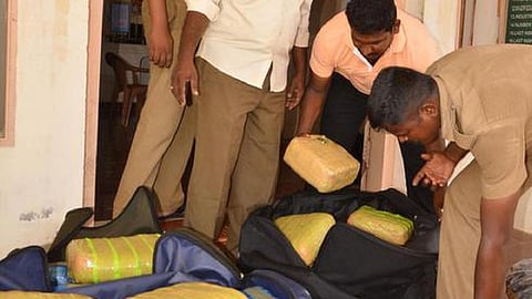 சென்னையில் இருந்து ரயிலில் கடத்தி வரப்பட்ட 15 கிலோ கஞ்சா விருதுநகரில் பறிமுதல்: மர்ம நபர் தப்பியோட்டம்