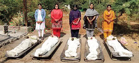 நல்லடக்க நிகழ்வில்...