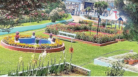 உதகை ரயில் நிலைய பூங்கா சீரமைப்பு: சுற்றுலா பயணிகளை அனுமதிக்க கோரிக்கை