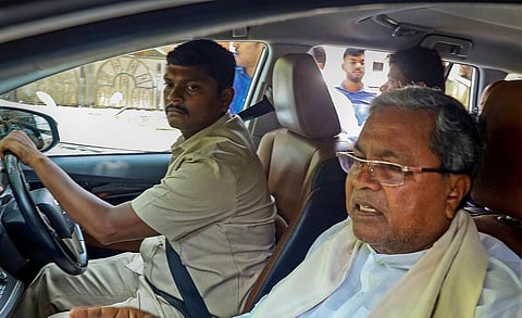 கர்நாடகாவின் அடுத்த முதல்வர் யார்? - ஆலோசனையில் பங்கேற்க டெல்லி விரைந்தார் சித்தராமையா