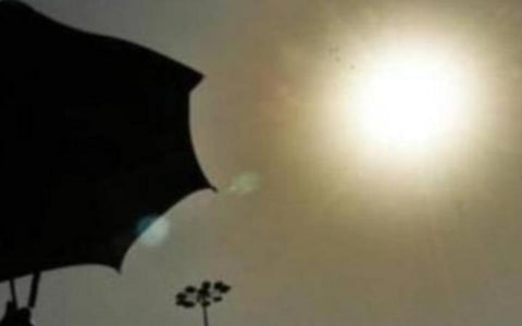 வேலூரில் 2-வது நாளாக 108 டிகிரி வெயில்: பூ வியாபாரி மயங்கி விழுந்து உயிரிழப்பு