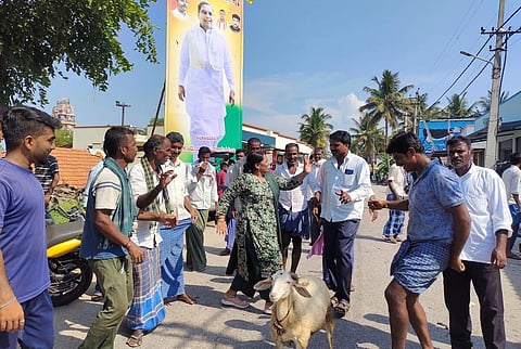 கொண்டாட்டத்தில் சித்தராமையா ஆதரவாளர்கள்