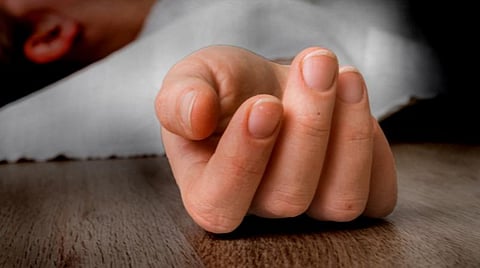 வீட்டில் தனியாக இருந்த மூதாட்டியை கொன்று 65 பவுன், ரூ.10 லட்சம் கொள்ளை