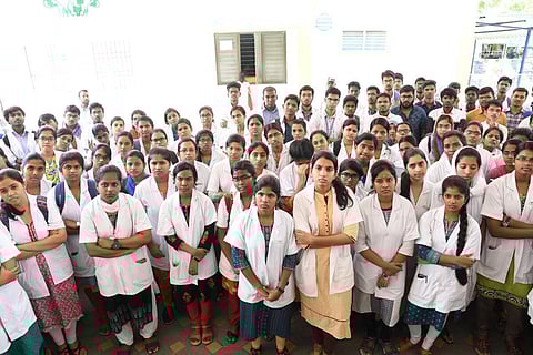 அரசு மருத்துவமனைகளில் காலியாகவுள்ள 1,021 மருத்துவர் பணி தேர்வு முடிவுகள் விரைவில் வெளியீடு