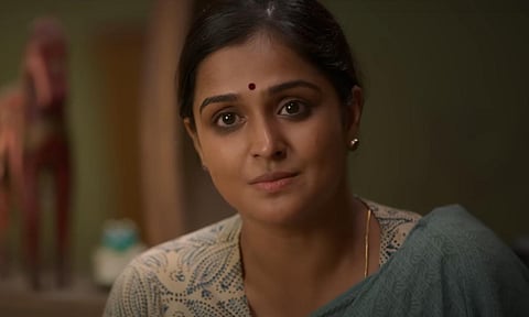 மாடர்ன் லவ்: சென்னை Review | பறவை கூட்டில் வாழும் மான்கள்