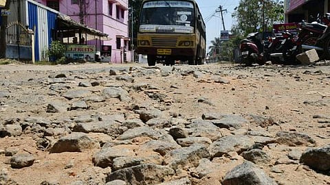 கோவையில் அனுமதிக்கப்பட்ட 16 இடங்களில் சாலை அமைக்காமல் பணம் பெற்ற விவகாரம் - ஆய்வு செய்ய வலியுறுத்தல்