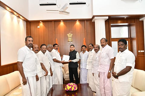 ஆளுநரிடம் புகார் மனு அளித்த இபிஎஸ்