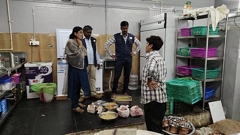 காரைக்குடி | ஹோட்டல்களில் கெட்டுபோன இறைச்சியில் பிரியாணி - அதிகாரிகள் ரெய்டில் அதிர்ச்சி