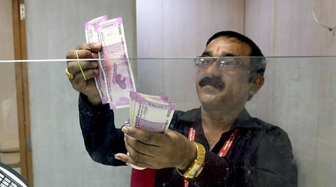 ரயில்வே சேவைகளுக்கு ரூ.2,000 நோட்டுகளை பயன்படுத்தலாம்: தெற்கு ரயில்வே நிர்வாகம் அறிவிப்பு