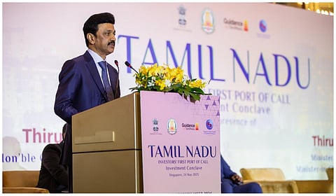 சிங்கப்பூரில் நடைபெற்ற முதலீட்டாளர்கள் மாநாட்டில் உரையாற்றும் தமிழக முதல்வர் மு.க.ஸ்டாலின்