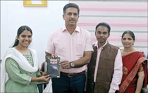 வேலூர் சிஎம்சி மருத்துவமனையில் மருத்துவராக பணிபுரியும் டாக்டர் மோகனப்பிரியா இந்திய குடிமை பணி தேர்வில் 577-வது இடம்  பெற்று தேர்ச்சி பெற்றார். பின்னர் அவர்,  வேலூர் மாவட்ட ஆட்சியர் குமாரவேல் பாண்டியனை சந்தித்து வாழ்த்து பெற்றார்.