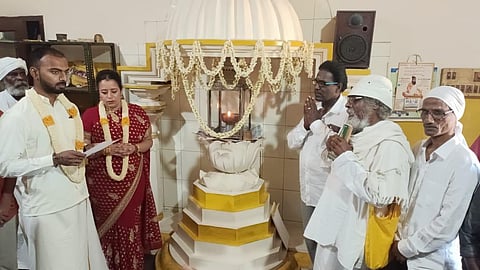 அல்ஜீரிய பெண்ணை காதலித்து வள்ளலார் சன்மார்க்க முறையில் மணந்த புதுச்சேரி கணினி பொறியாளர்