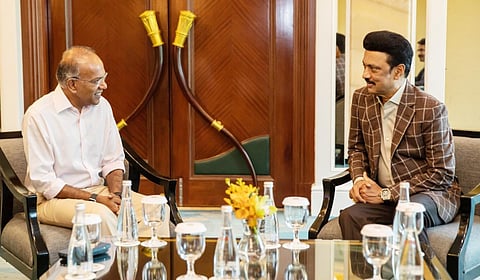 சிங்கப்பூர் - மதுரை நேரடி விமான சேவை: முதல்வர் ஸ்டாலினிடம் சிங்கப்பூர் அமைச்சர் சண்முகம் வேண்டுகோள்