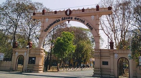 பழனிசாமி மீது வழக்கு பதிவு செய்த விவரம்: மத்திய குற்றப்பிரிவு போலீஸார் சேலம் நீதிமன்றத்தில் அறிக்கை தாக்கல்