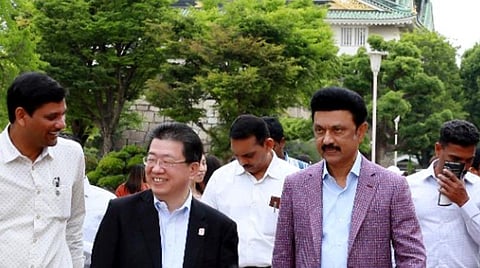 ஜப்பான் நாட்டின், ஒசாகாவில் உள்ள 16-ம் நூற்றாண்டில் கட்டப்பட்ட உலகப் புகழ்பெற்ற பழம்பெரும் ஒசாகா கோட்டையை தமிழக முதல்வர் மு.க.ஸ்டாலின் நேற்று பார்வையிட்டார்.