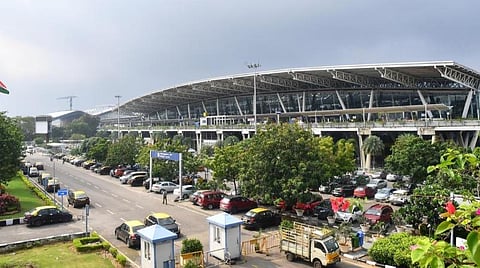 வாகன நிறுத்த வசதி கோரி விமான நிலையத்தில் நாளை மனித சங்கிலி போராட்டம்: வாடகை வாகன ஓட்டுநர்கள் அறிவிப்பு