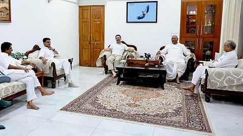 அசோக் கெலாட் - சச்சின் பைலட் இணைந்து ராஜஸ்தான் தேர்தலை எதிர்கொள்வார்கள்: காங்கிரஸ்