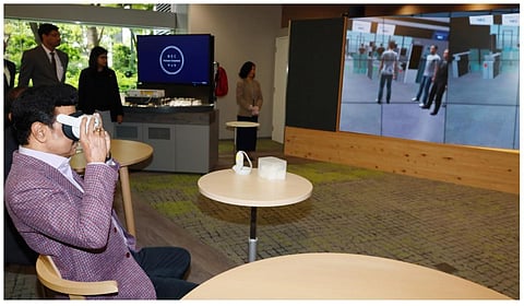 டோக்கியோவில் உள்ள உலகின் அதிநவீன தகவல் தொழில்நுட்ப மற்றும் மின்னணு நிறுவன மையத்தை பார்வையிடும் முதல்வர் மு.க.ஸ்டாலின்