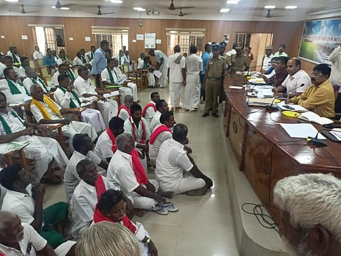 விவசாயிகள் பணியின்போது உயிரிழந்தால் தமிழக அரசு ரூ.20 லட்சம் வழங்க வலியுறுத்தல்