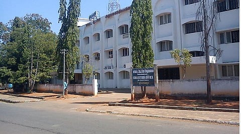 2 முறை விருது வாங்கிய சிவகங்கை மாவட்டத்துக்கு ‘சோதனை’ - மாற்றுத்திறனாளி நல அதிகாரிகள் 3 பேர் இடமாற்றம்