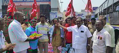 'இது எங்களுக்கான நாள்' - கும்பகோணத்தில் ஓட்டுநர் தினம் உற்சாகக் கொண்டாட்டம்